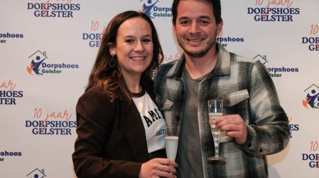 Dorpshoes 10-jarig jubileumfeest (zaterdag 11 april 2026)